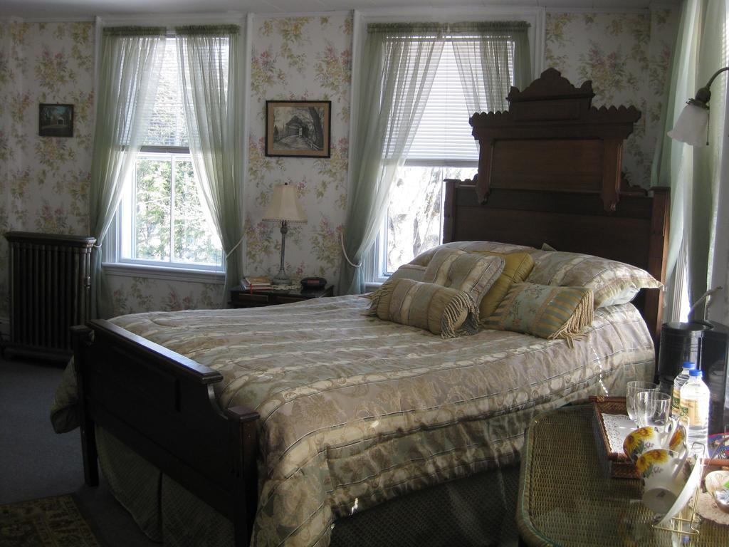 The Bridges Inn At Whitcomb House B&B Swanzey Exterior photo