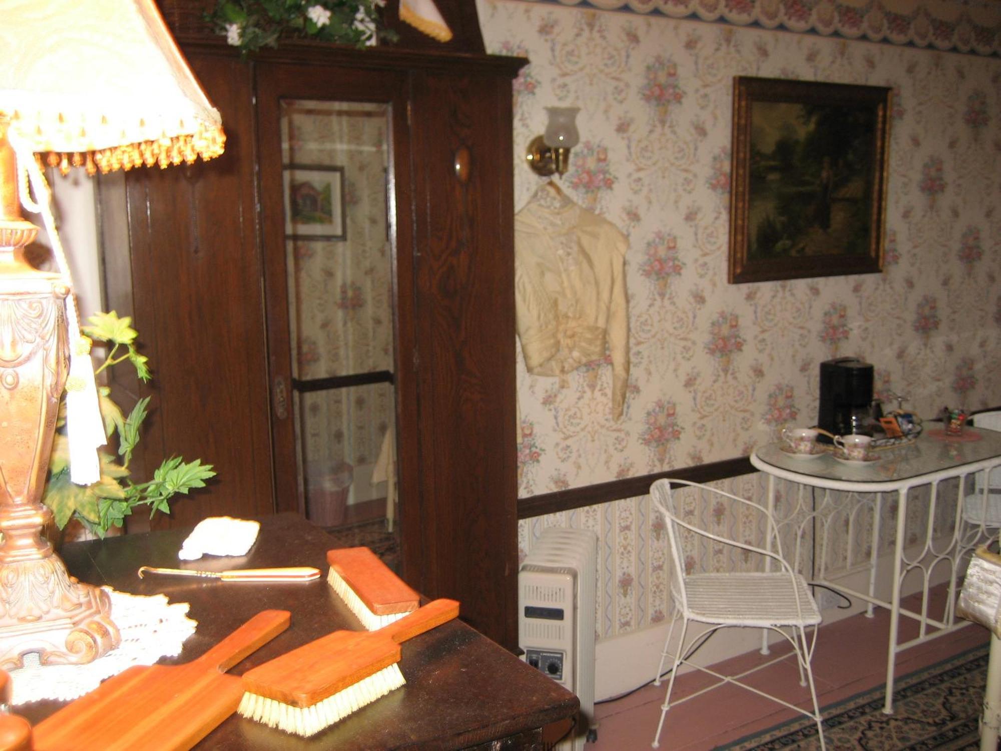 The Bridges Inn At Whitcomb House B&B Swanzey Exterior photo