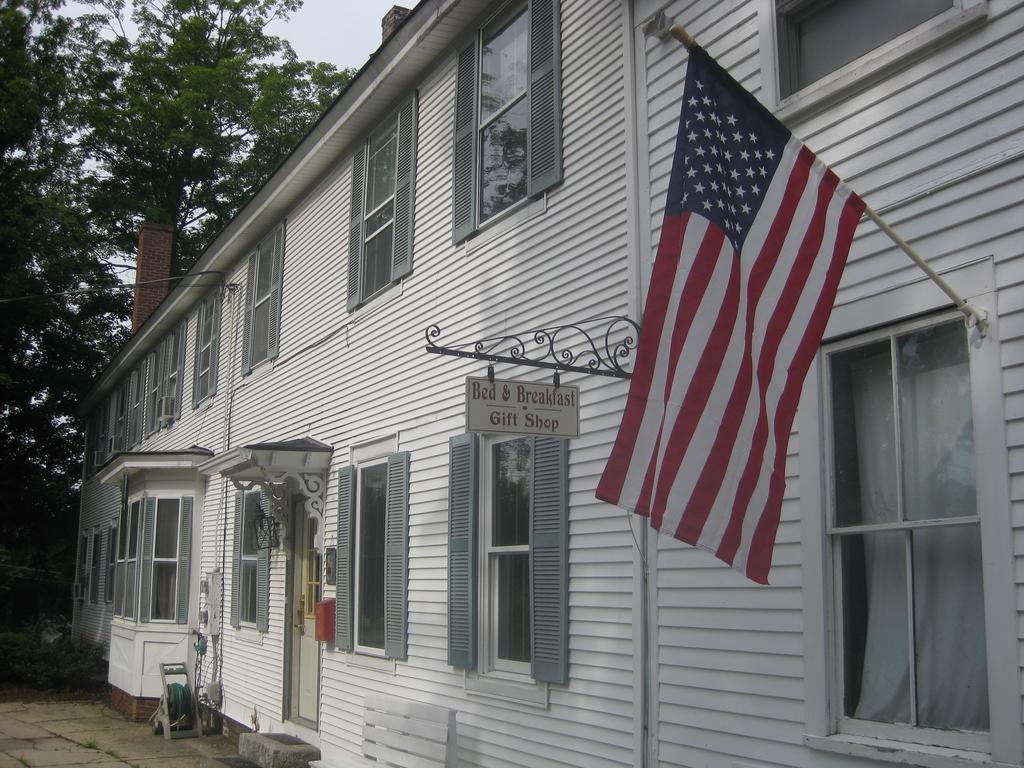 The Bridges Inn At Whitcomb House B&B Swanzey Exterior photo
