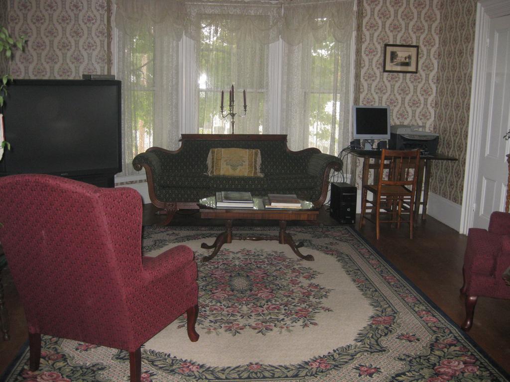 The Bridges Inn At Whitcomb House B&B Swanzey Exterior photo