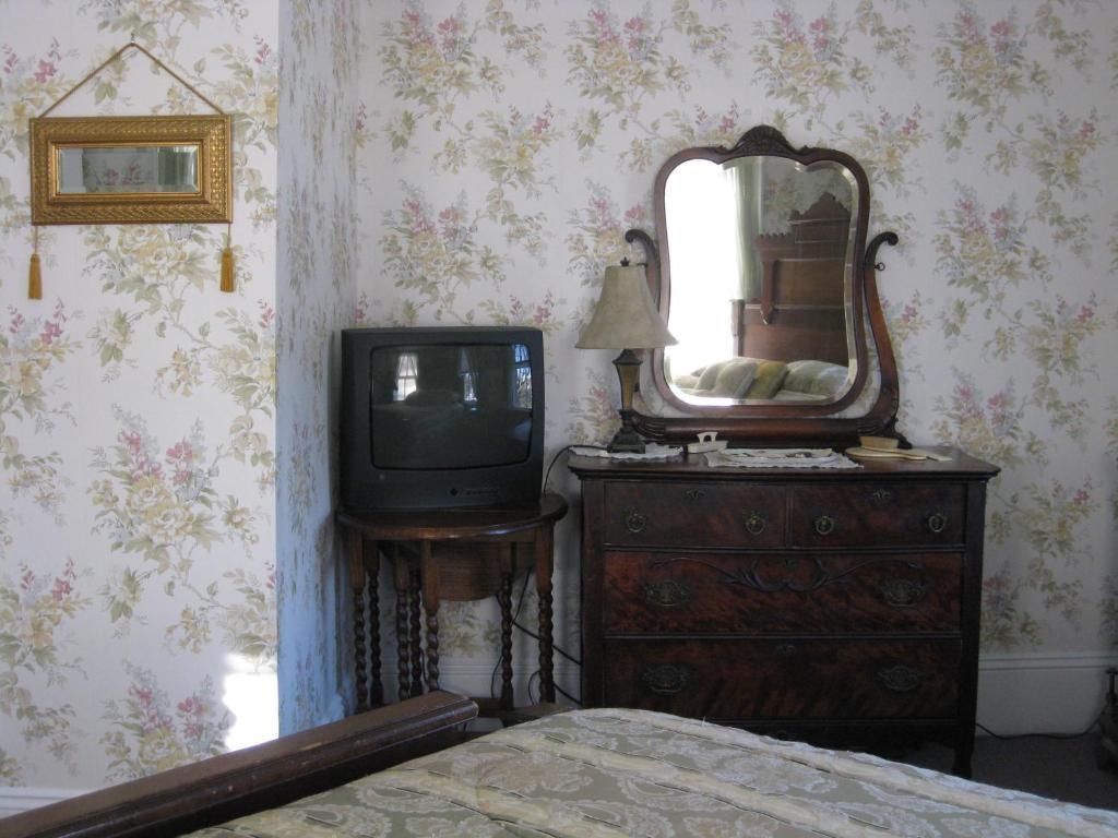 The Bridges Inn At Whitcomb House B&B Swanzey Room photo