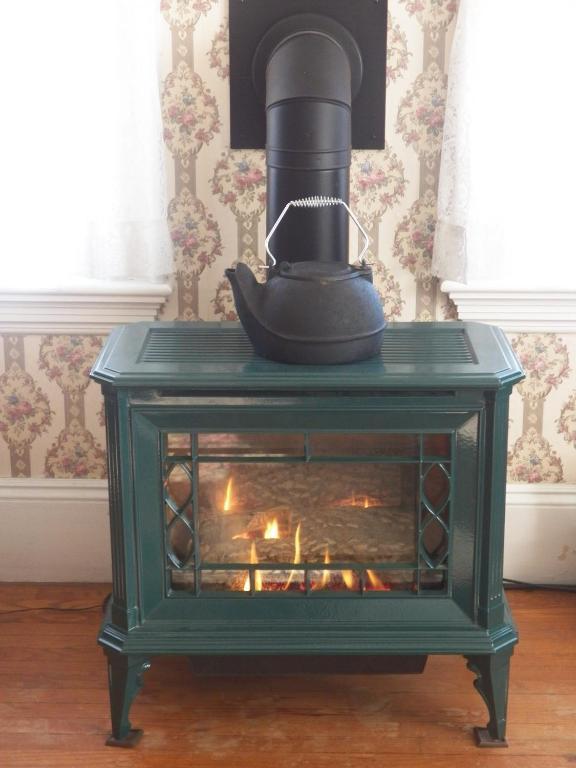 The Bridges Inn At Whitcomb House B&B Swanzey Room photo