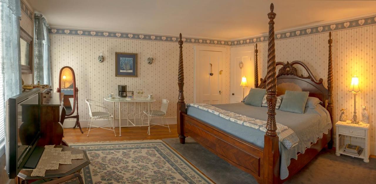 The Bridges Inn At Whitcomb House B&B Swanzey Exterior photo